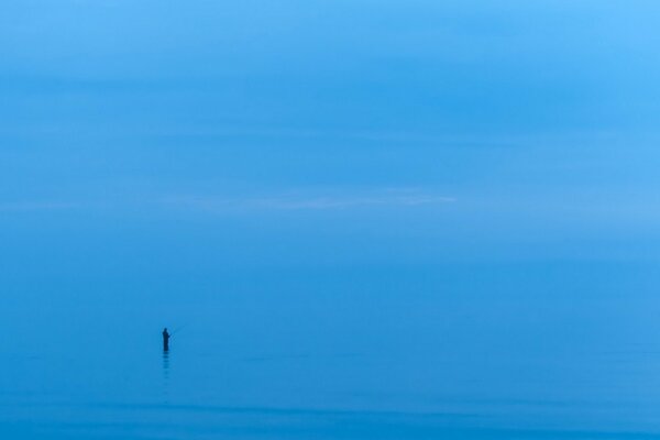 El hombre en el mar infinito