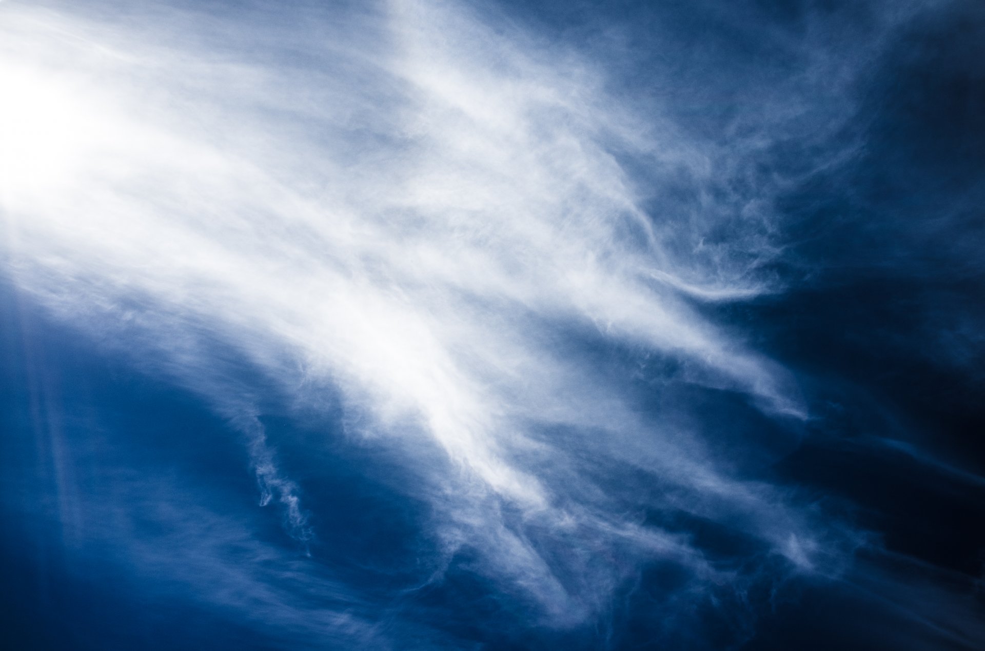 himmel wolken gefiedert-geschichtet