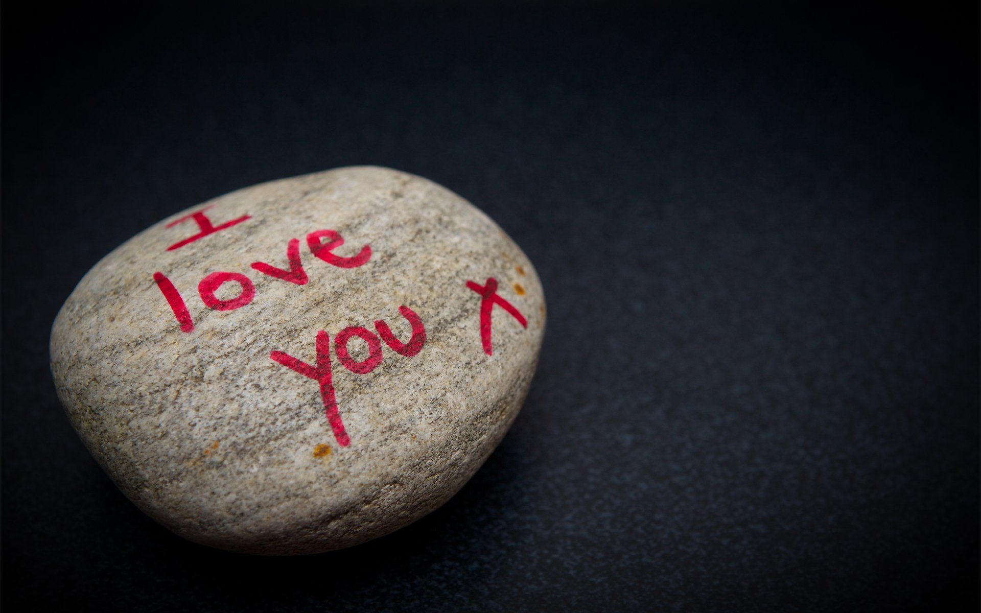 background stone i love you recognition inscription