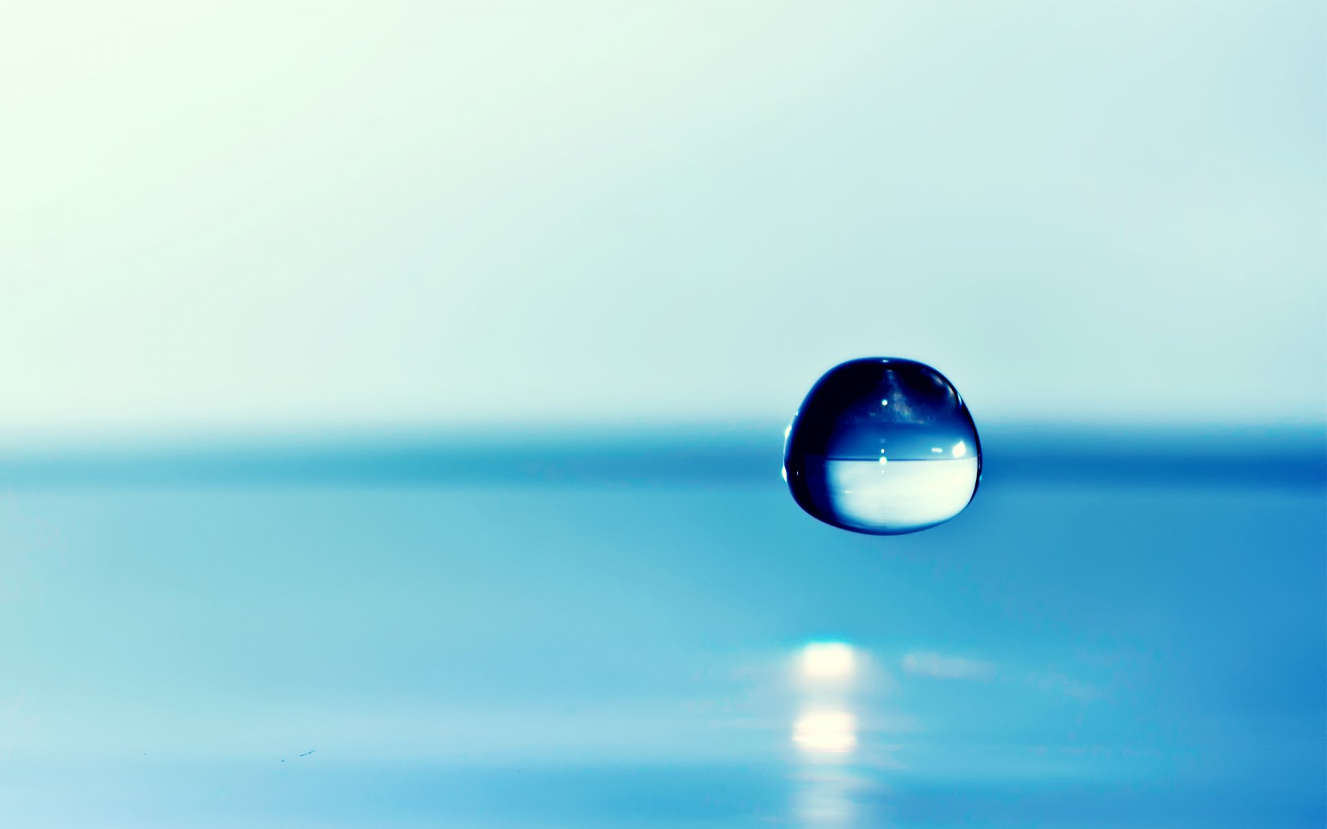 wasser tropfen hintergrund blau fokus