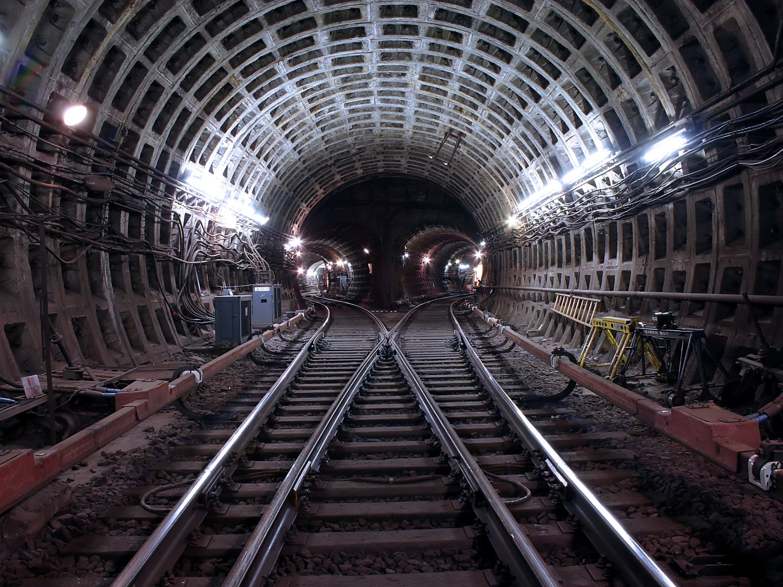 moscou métro métro rails traverses tunnel