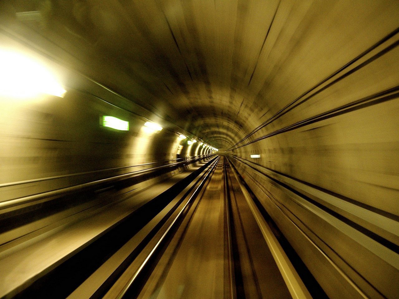 túnel metro velocidad