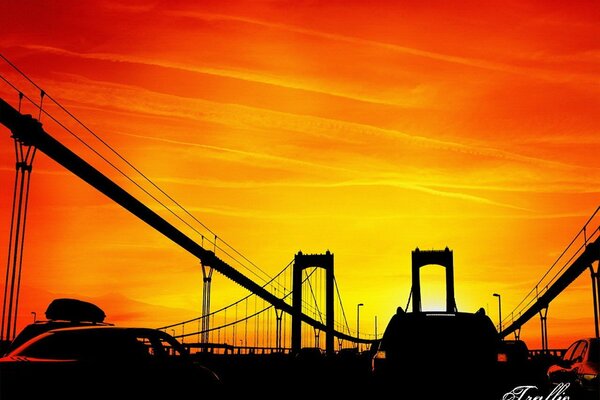 Auto fährt über die Brücke in Richtung Sonnenuntergang