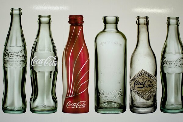 Бутылки из под кока-колы:как менялся дизайн