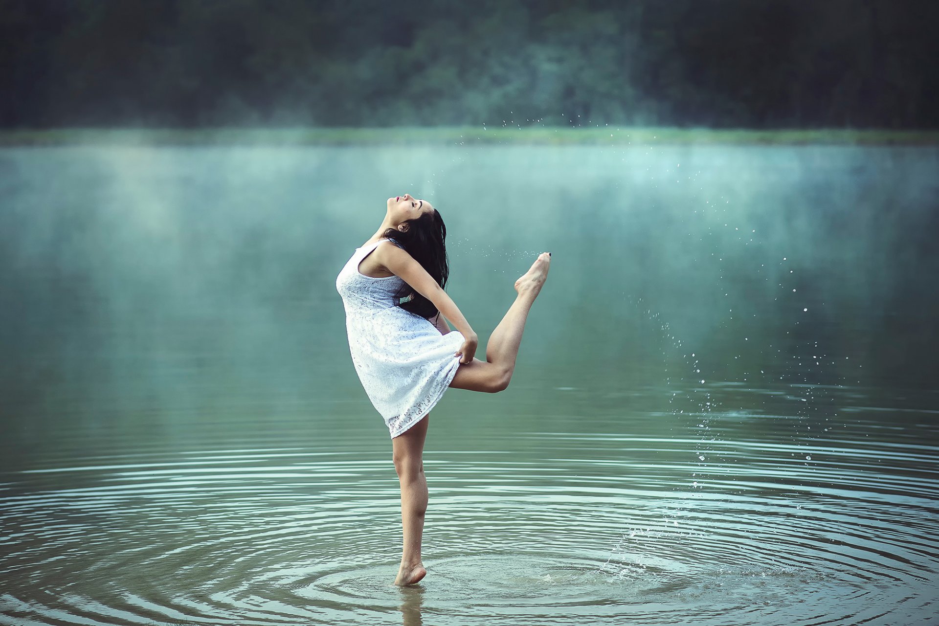 dance girl morning water fog