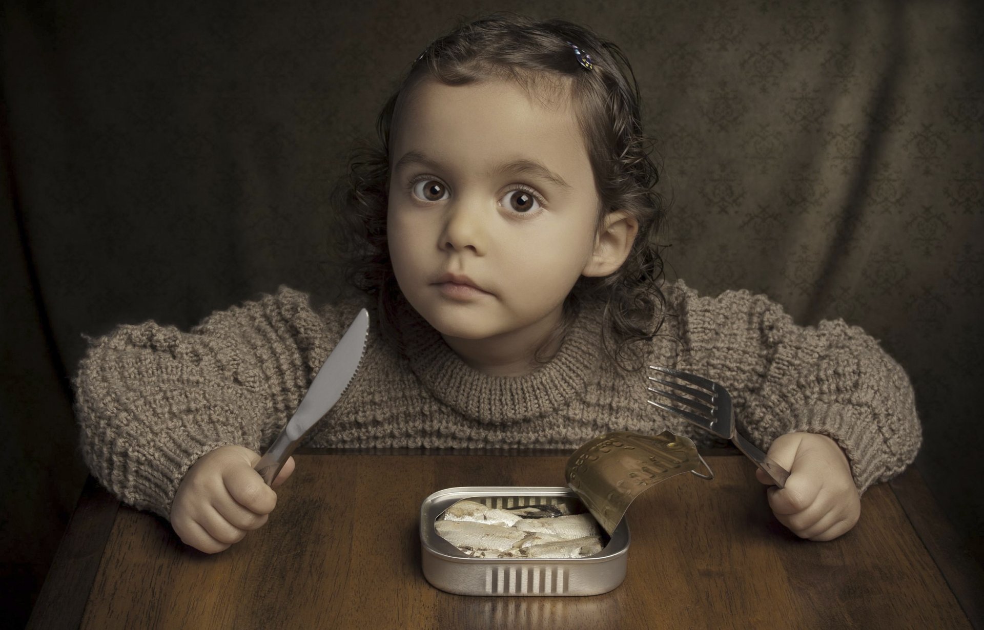 girl lunch sardines ♛