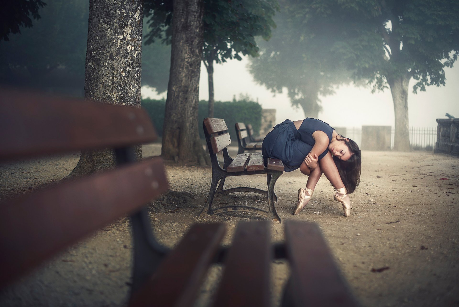 un danseur de ballet chaussures de ballet le banc la ville la fatigue le repos