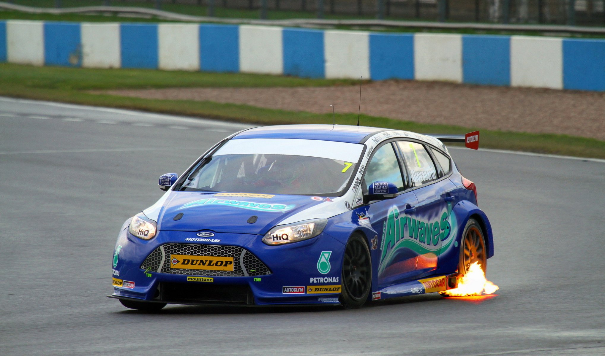 ford la voiture la course automobile la roue le feu l inflammation