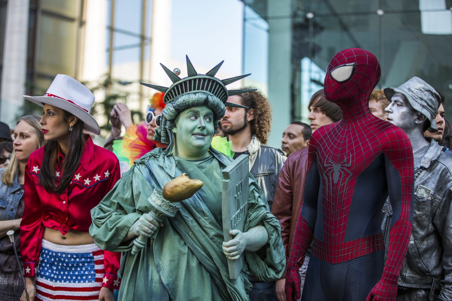 tatue of liberty spiderman andrew garfield the amazing spider-man 2