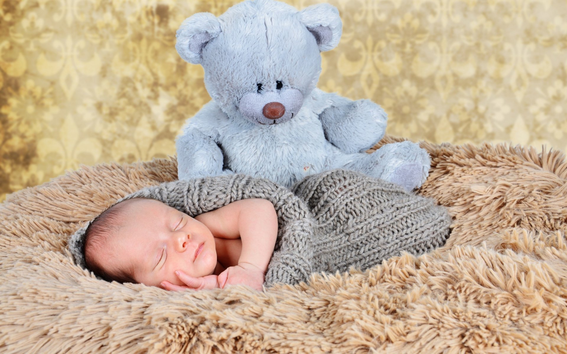 le bébé le sommeil jouet peluche de la fourrure