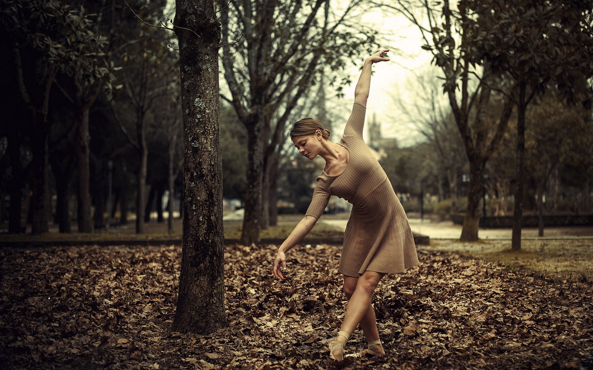 girl dance autumn