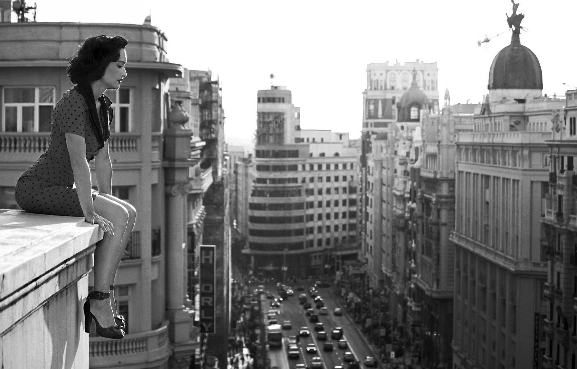 città ragazza madrid tetto foto bianco e nero