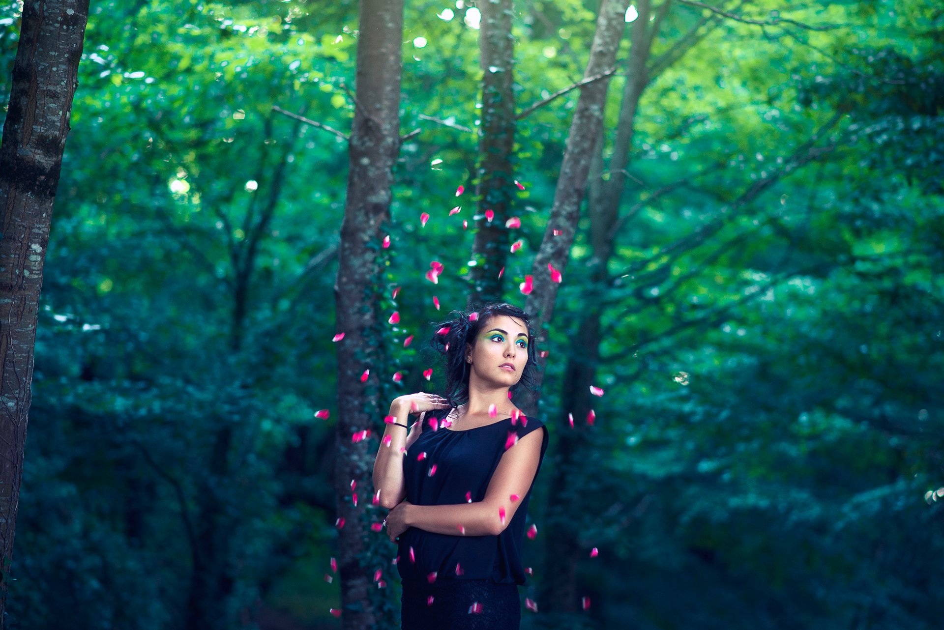 wald mädchen blütenblätter streuung make-up