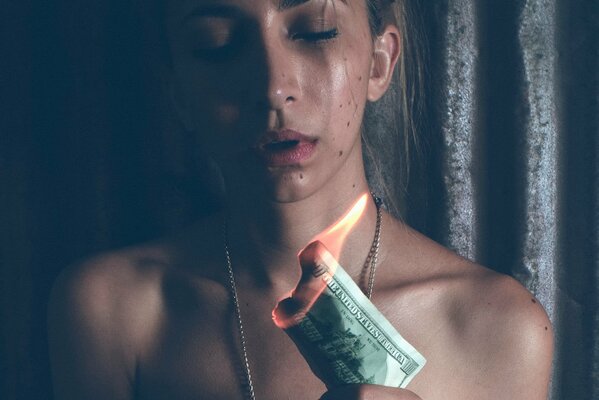 The girl burns money. Photo Ideas