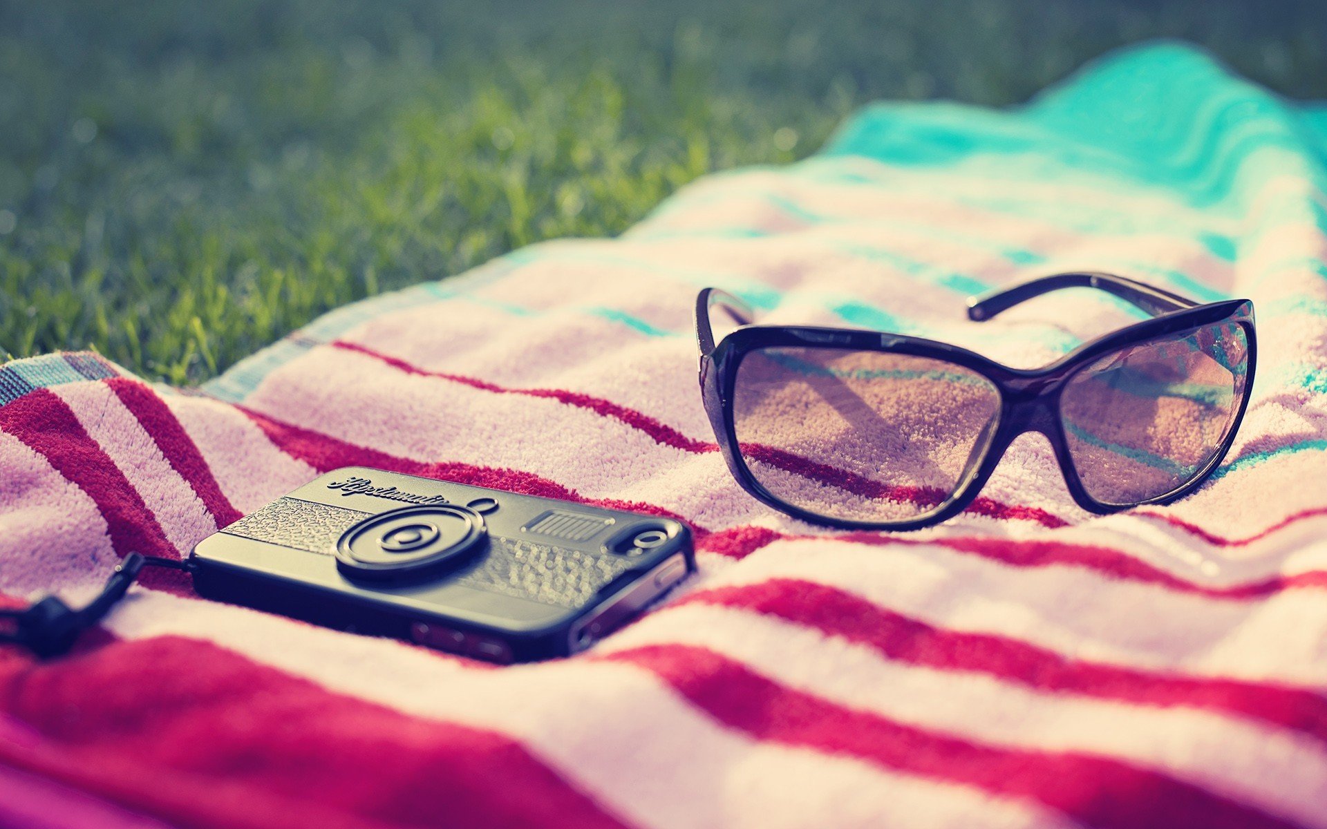 la situation lunettes de soleil appareil photo l herbe la nature la verdure la prairie la bande toile de fond fond d écran полноэкарнные