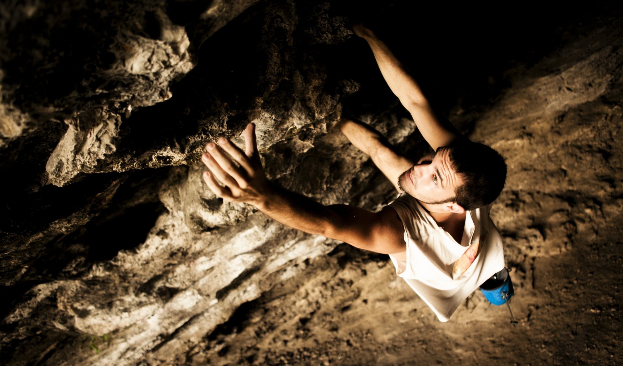 situationen mann kerl sport rock klettern hand ausdauer ziel steine natur hintergrund tapete widescreen vollbild widescreen widescreen