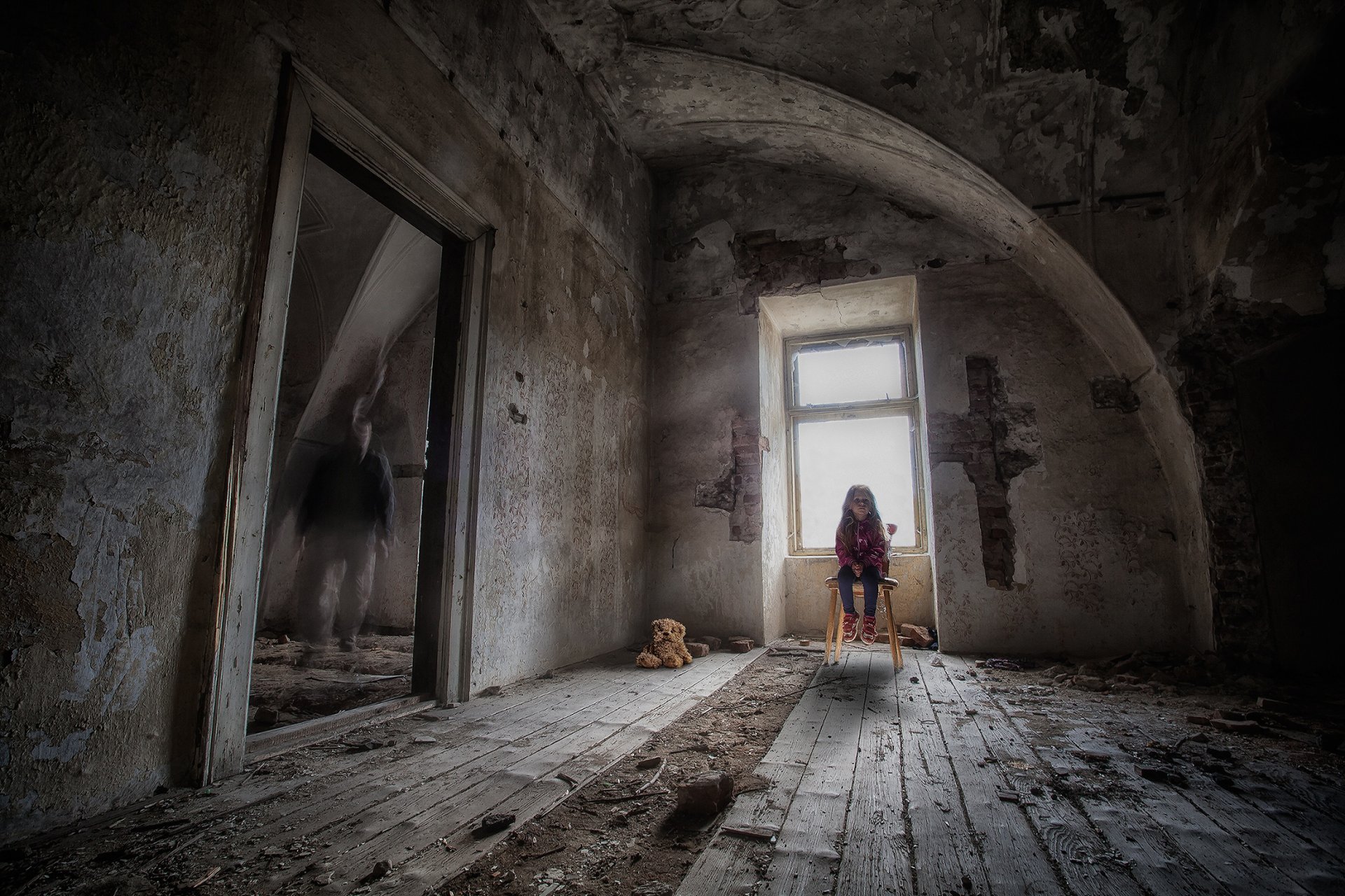 detener la violencia infantil una casa abandonada