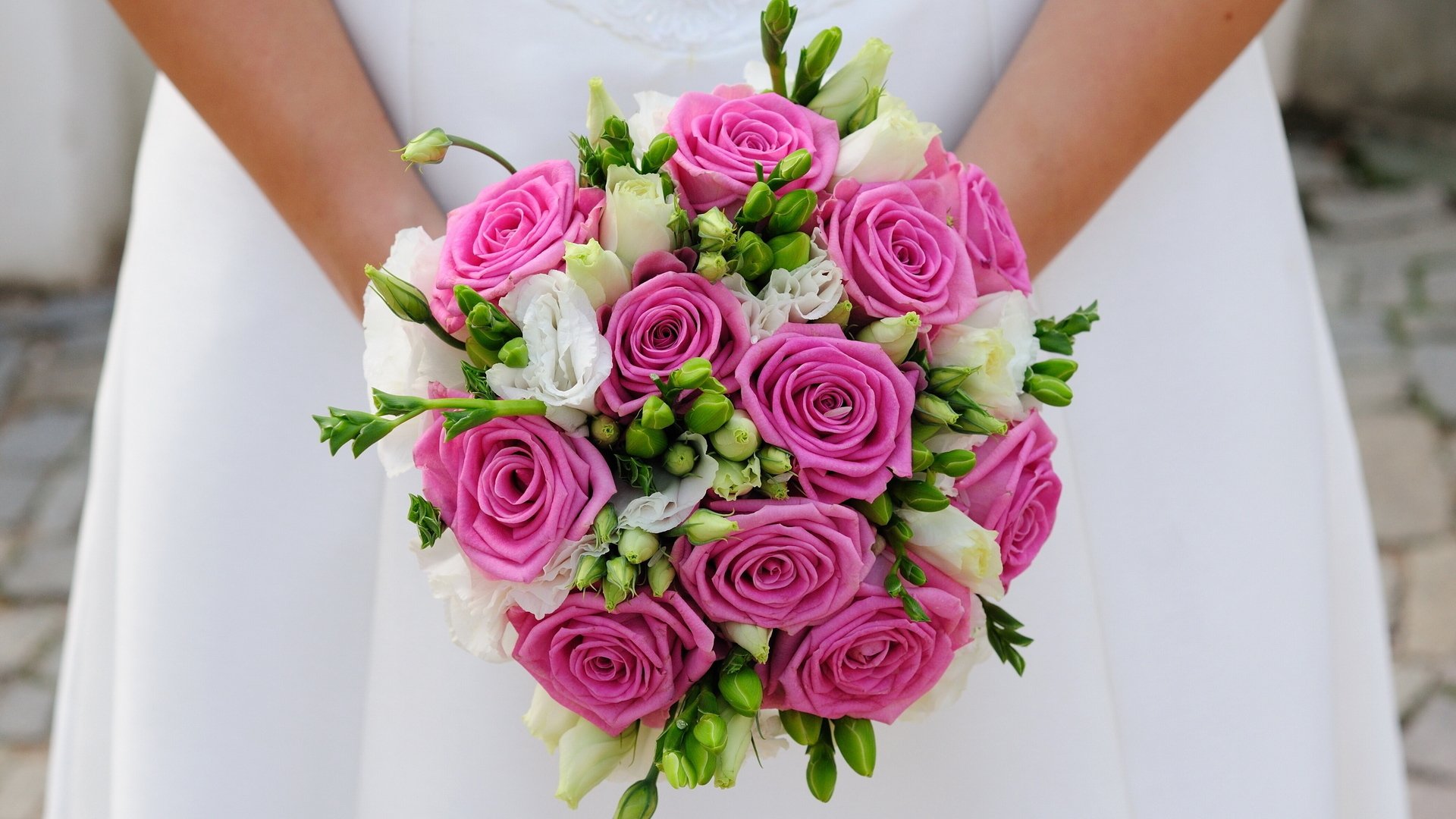 bride wedding bouquet girl