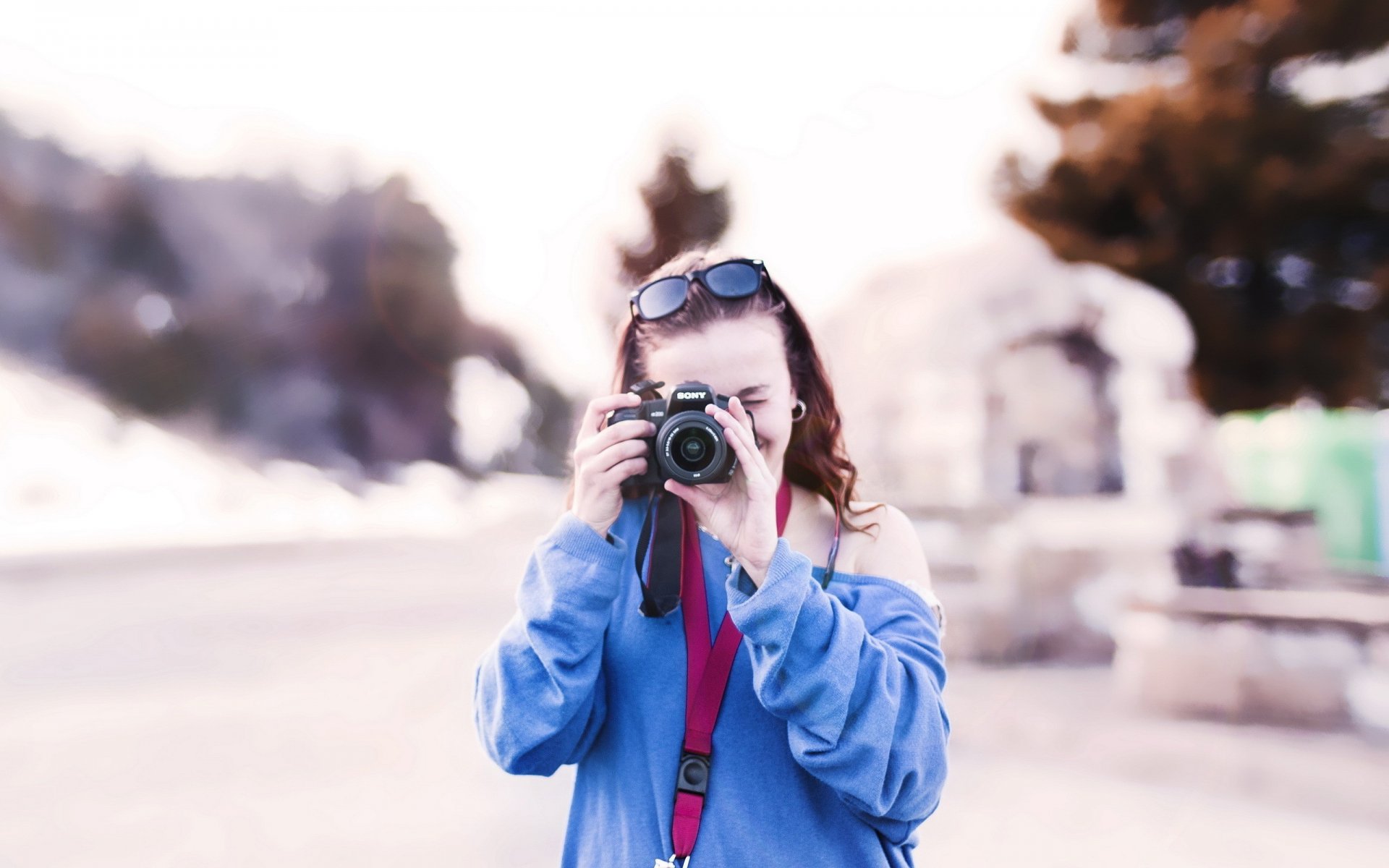 ituation girl brunette equipment a camera sunglasses nature tree background blur wallpaper full screen widescreen hd wallpaper