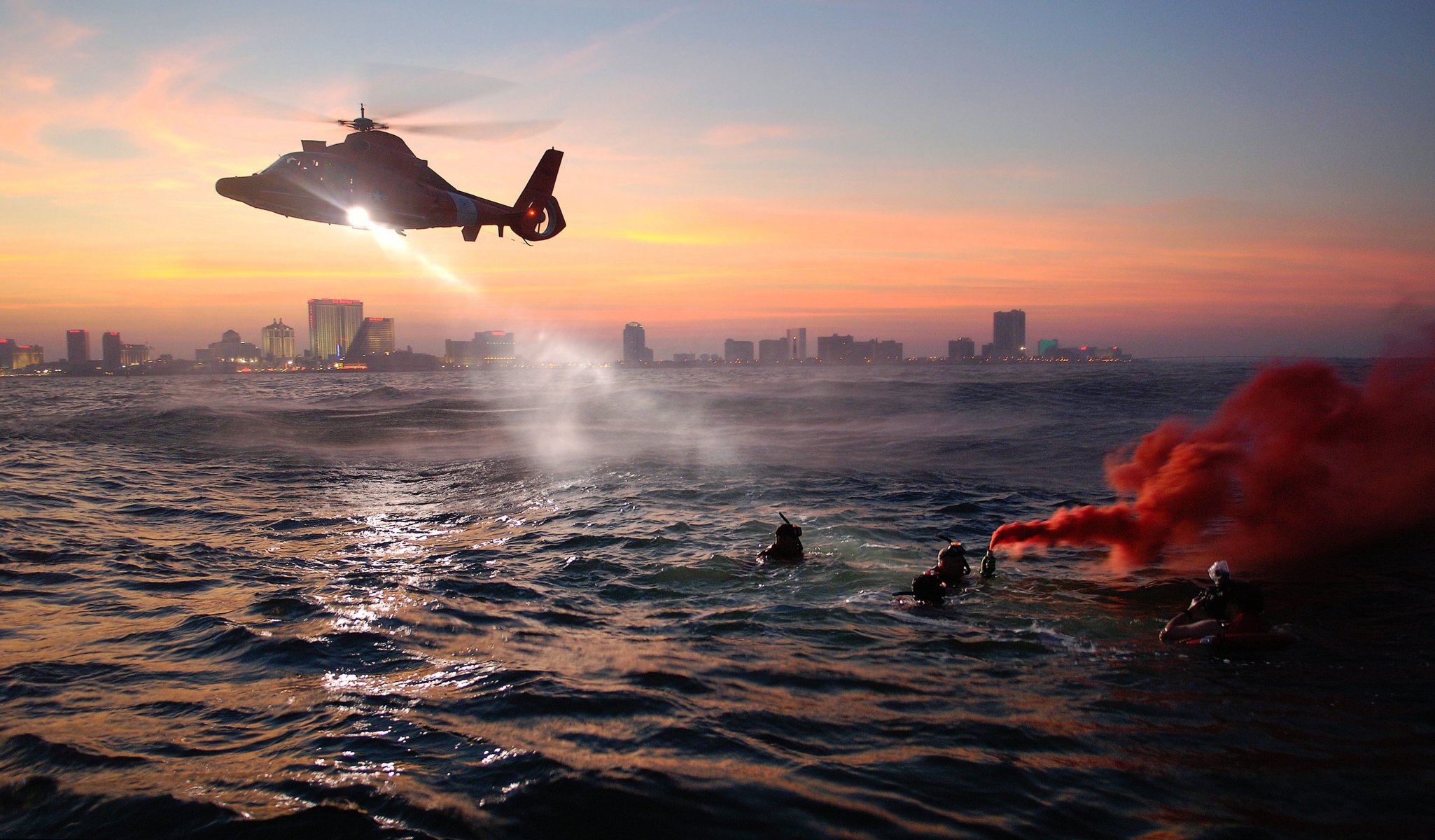 agua mar guardacostas helicóptero