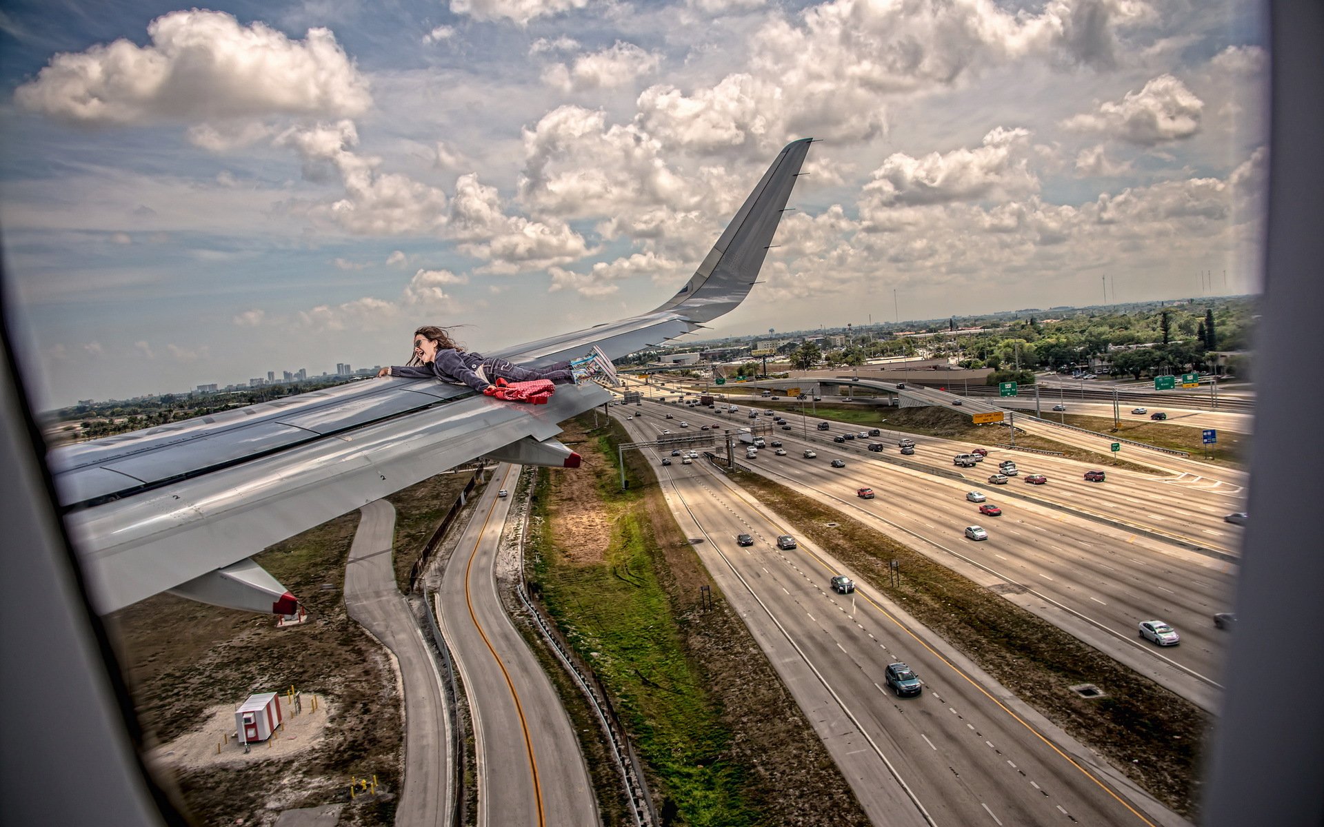 ragazza aereo ala situazione