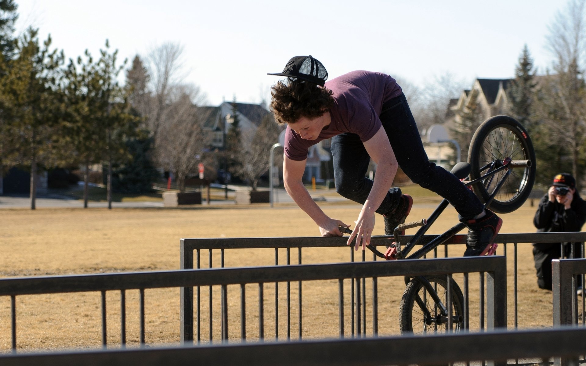 garçon bmx chute une seconde avant