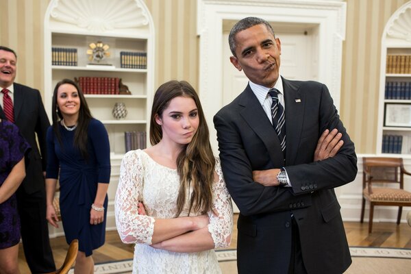 Barack Obama y la niña se retuercen la cara