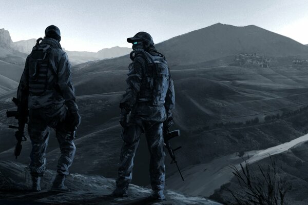 Żołnierze na pustyni patrzą na drogę