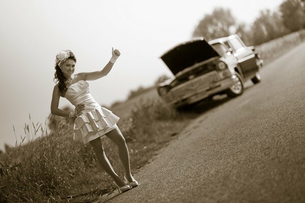 Chez la jeune fille panne de voiture, elle demande de l aide