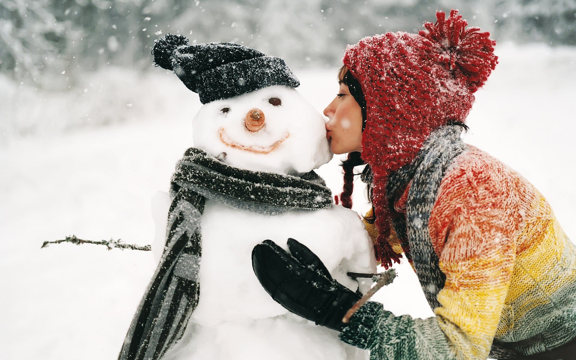 invierno nieve muñeco de nieve chica beso