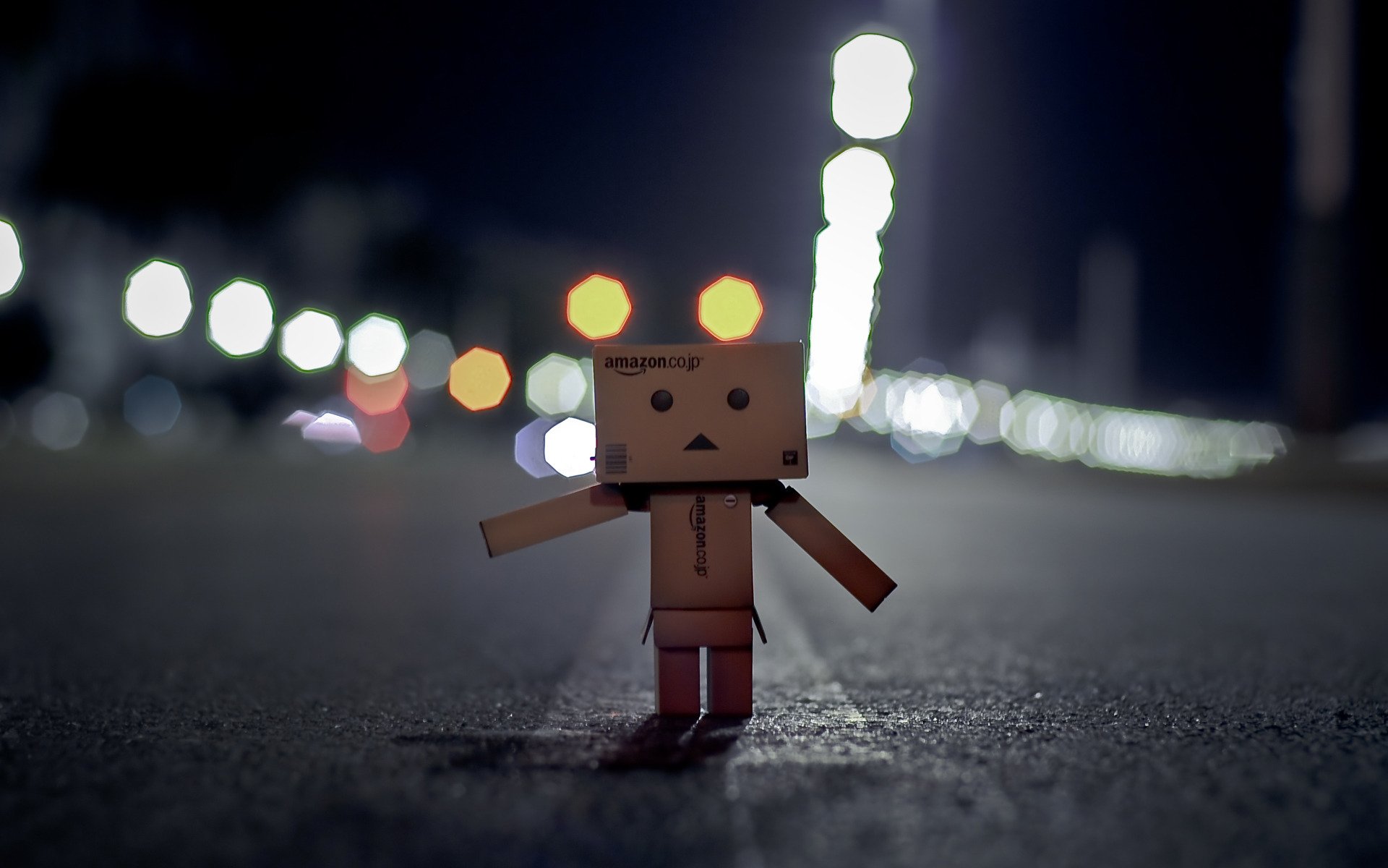 danbo notte scatola strada