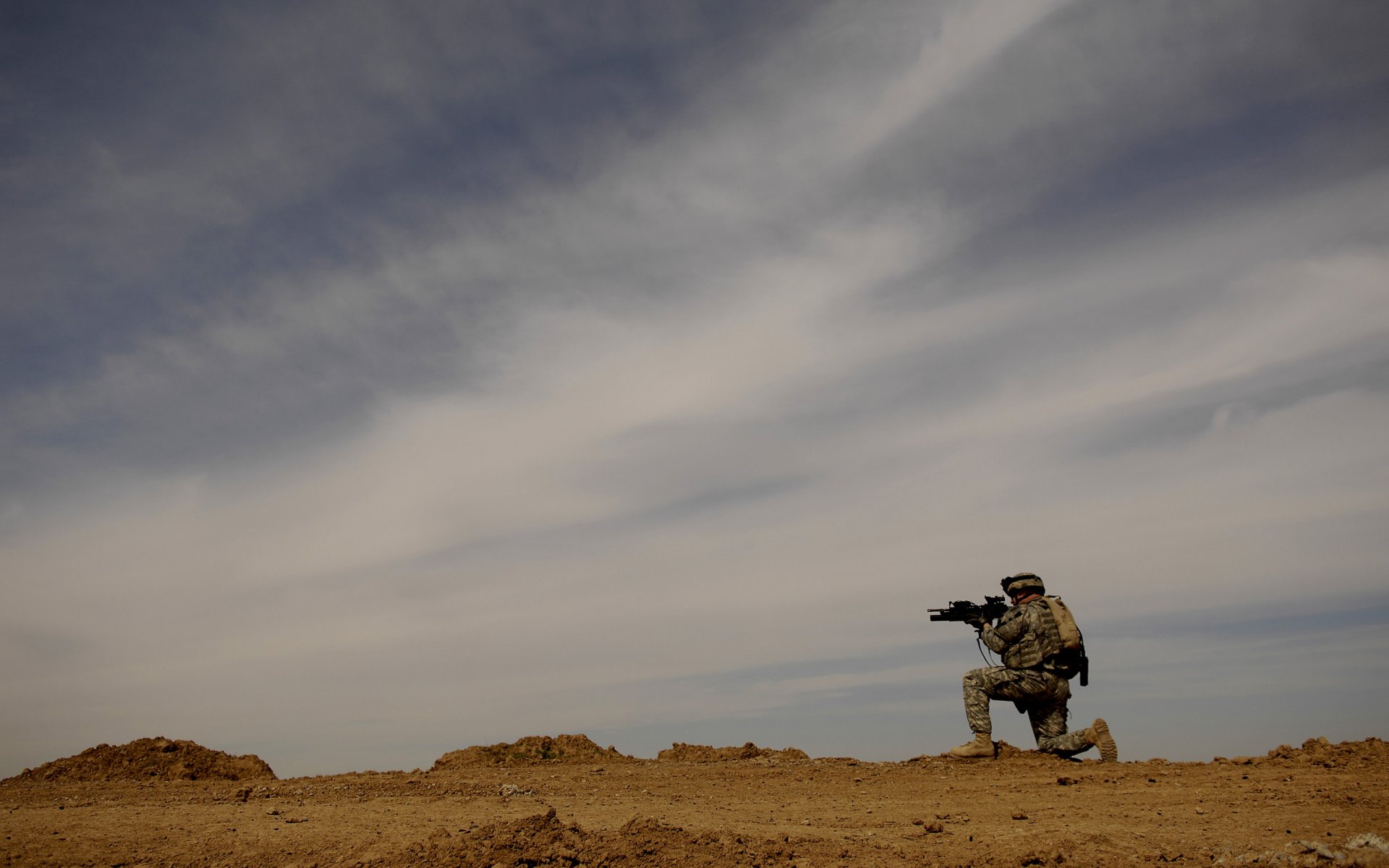 militar soldado piedras tierra