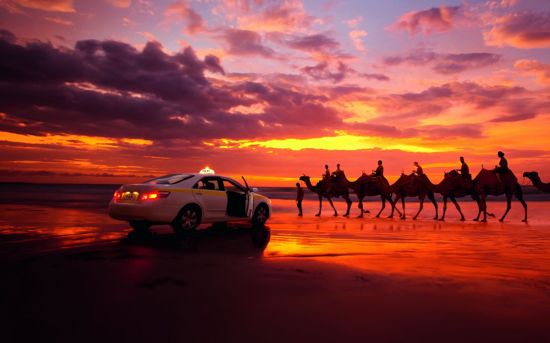 les taxis la caravane le coucher du soleil les nuages le désert