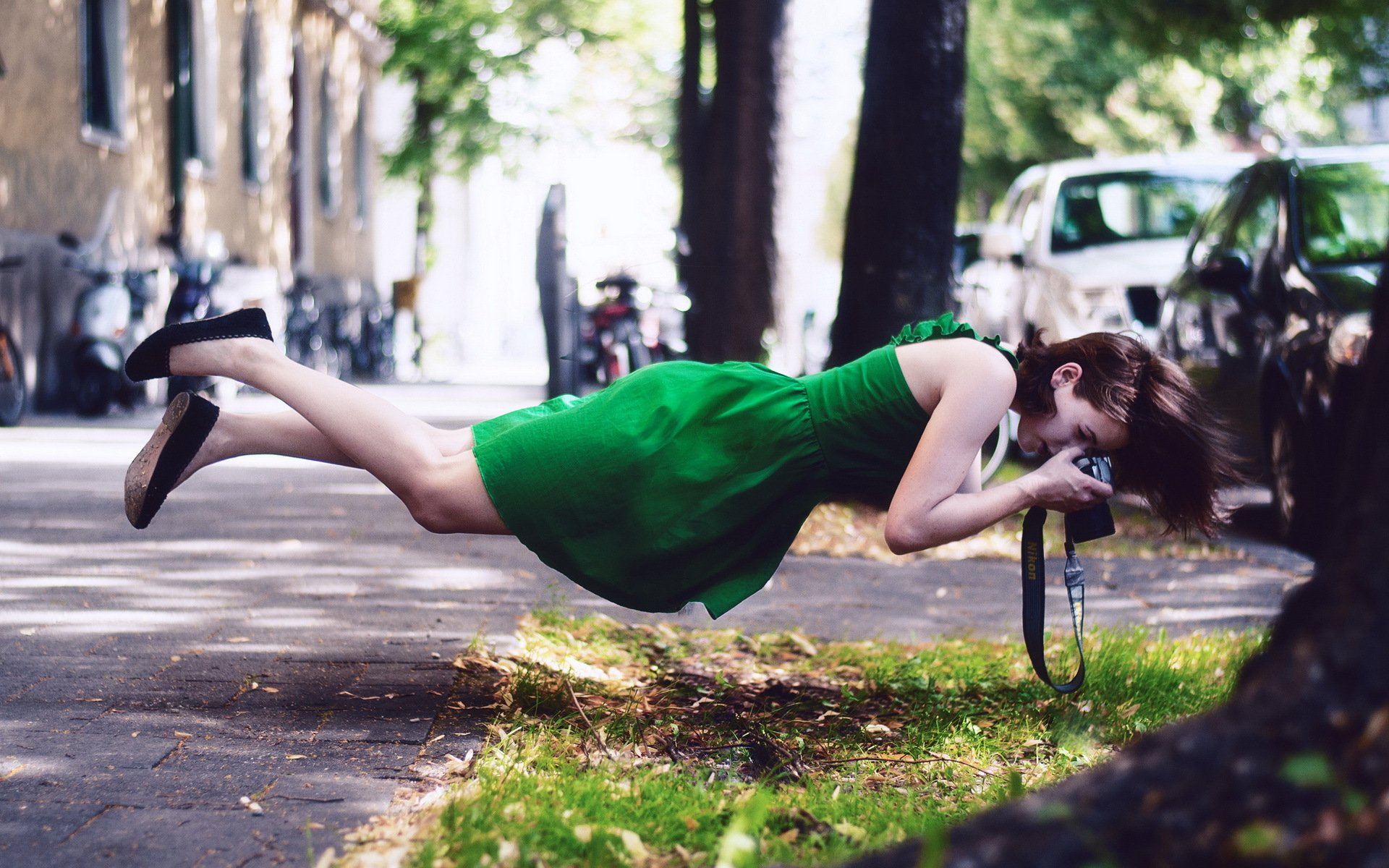 la jeune fille dans la rue фотоапарат la gravité