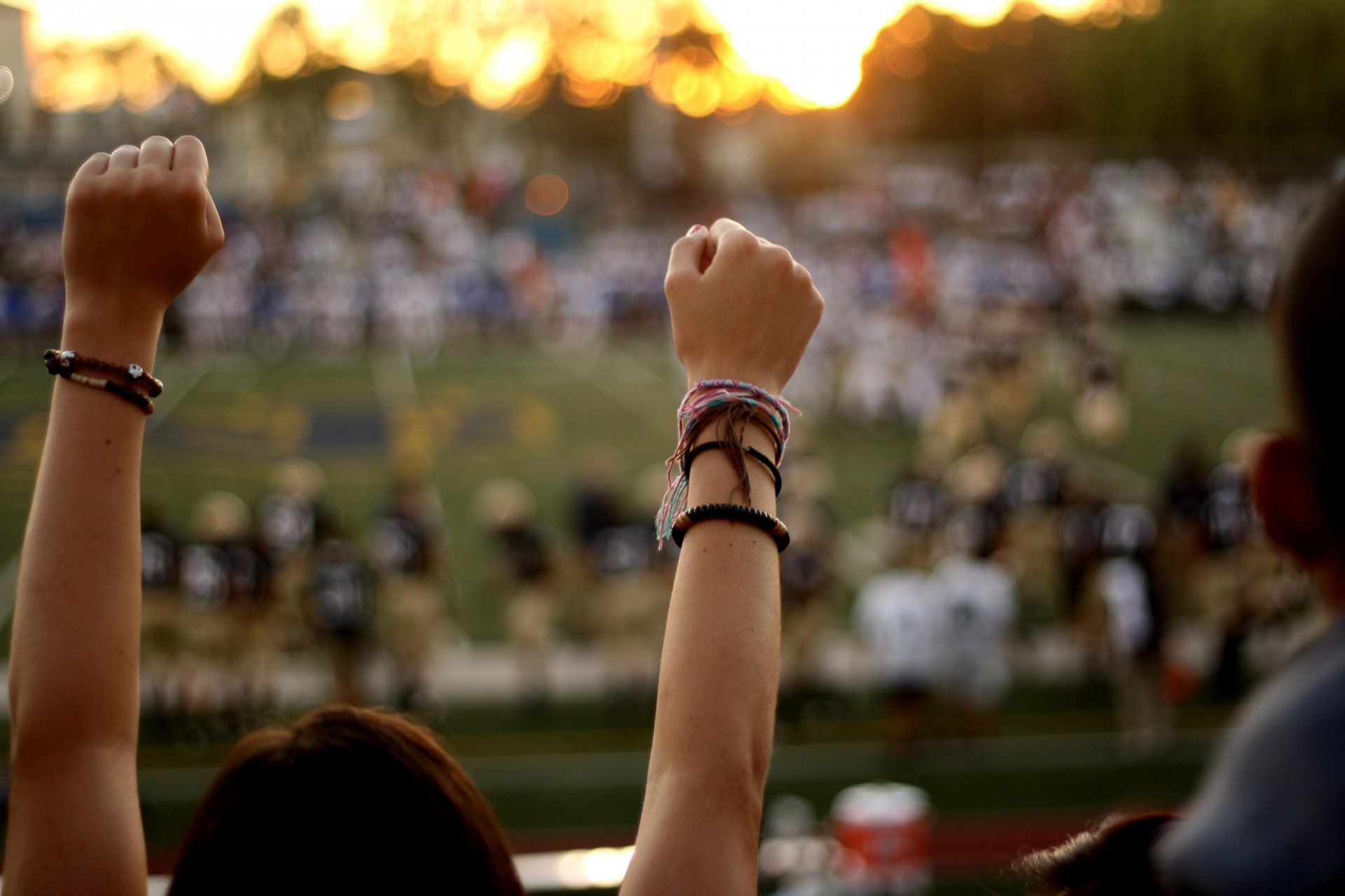 americano calcio gioco tifosi mani