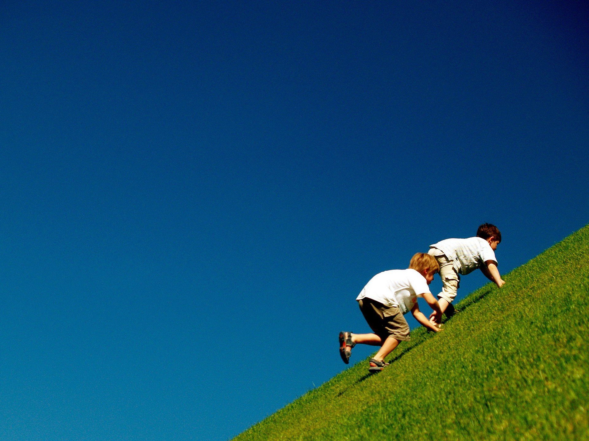 les enfants la verdure la montagne