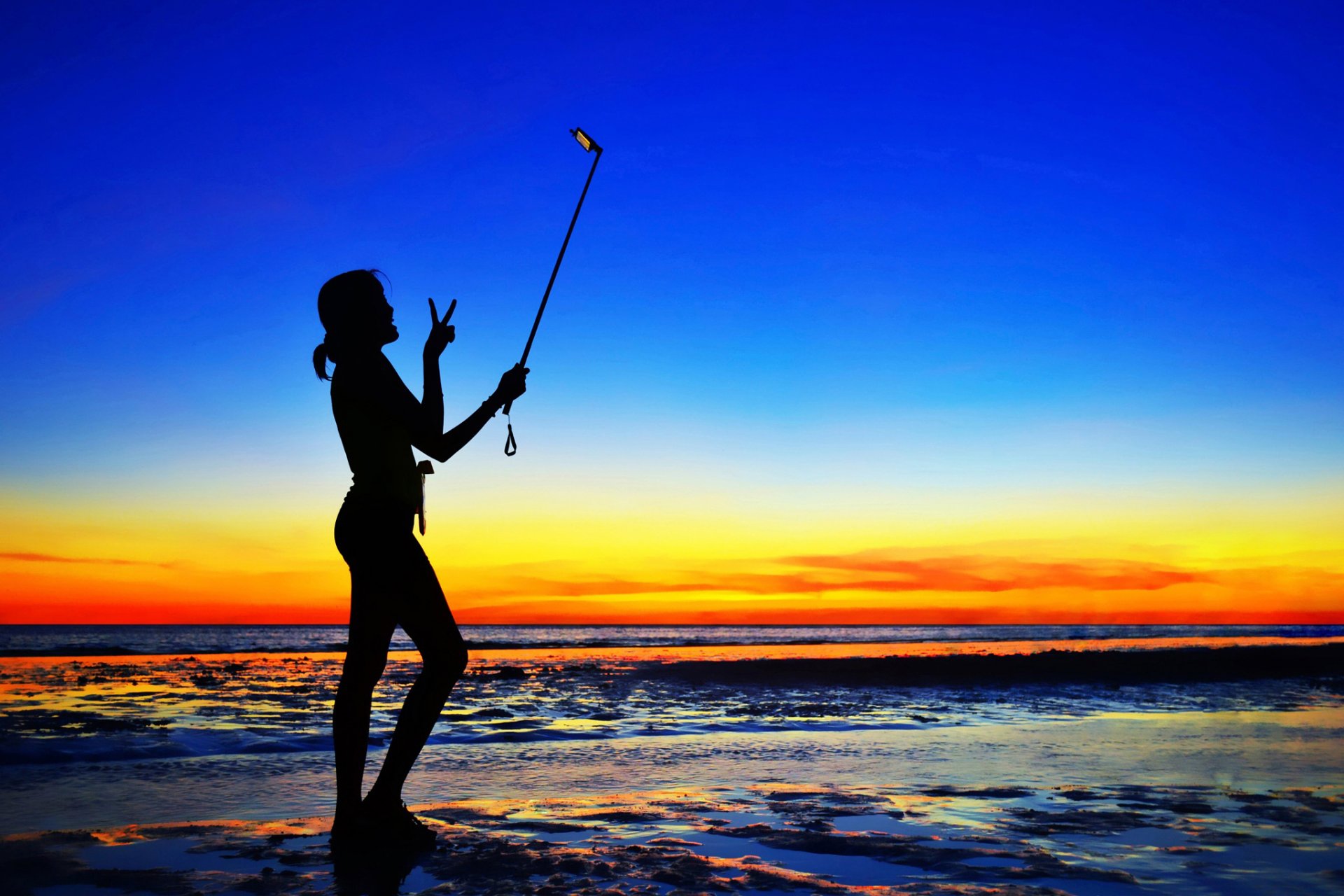 elfie sea beach silhouette sunset