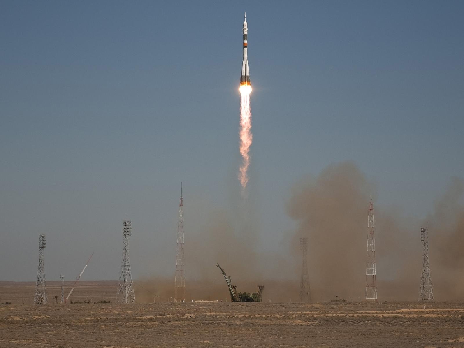 soyuz tma-16 cohete lanzamiento