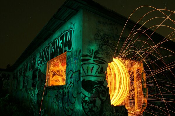 Ночные искры, огонь граффити
