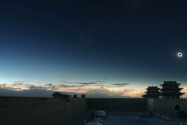 Eclissi solare nel cielo Cinese