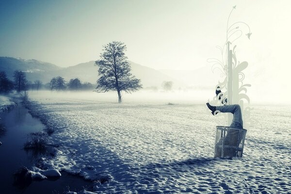 En la nieve en la canasta de la pierna