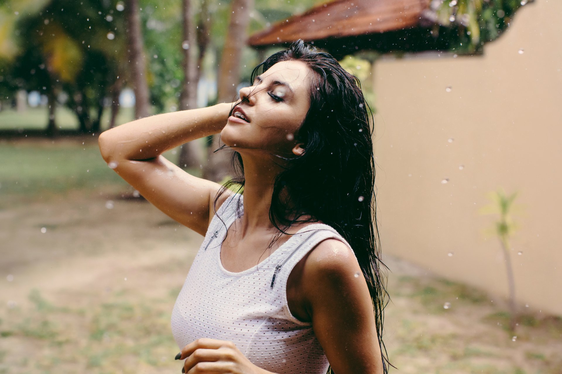 abrazos lluvia chica lluvia gotas