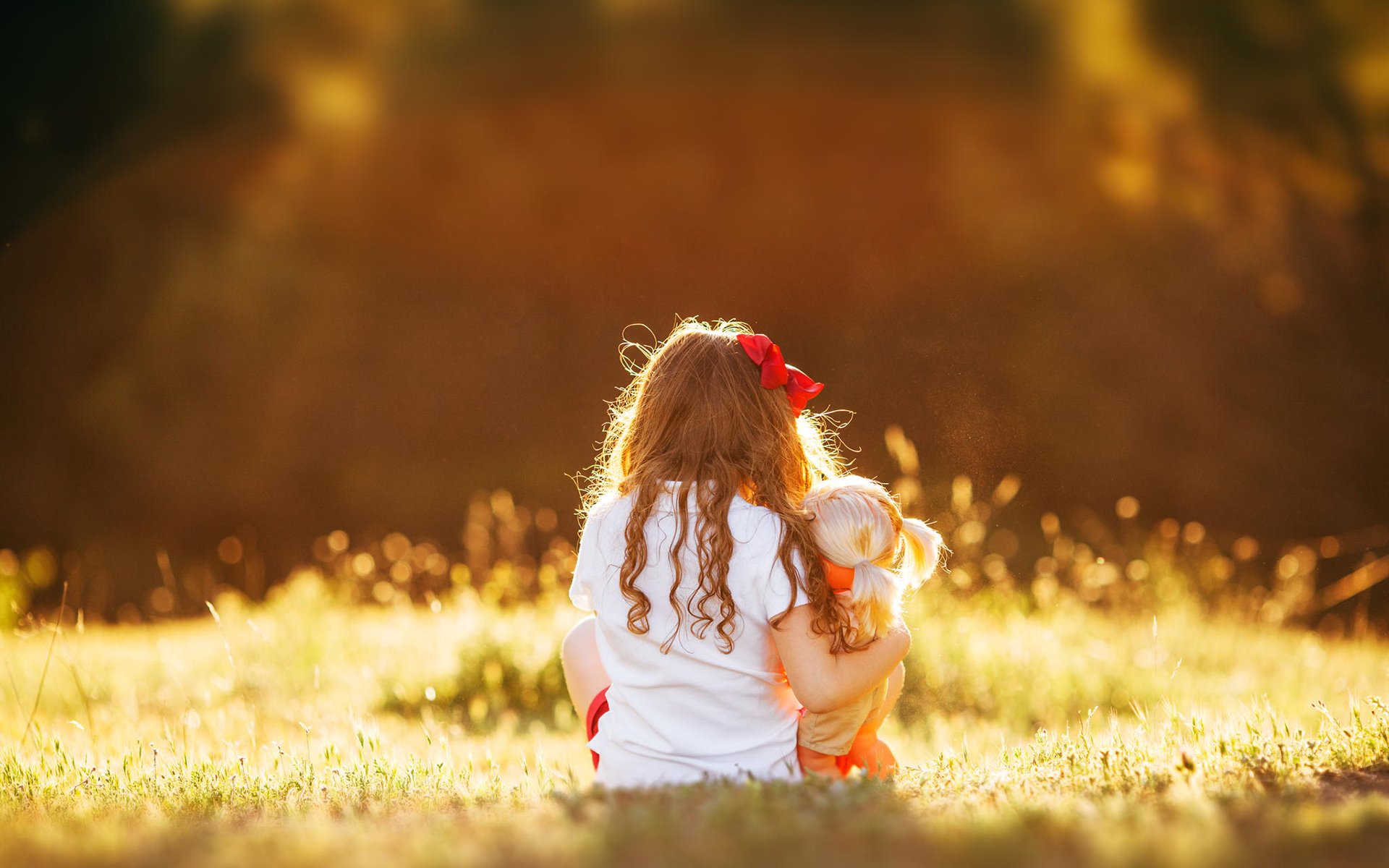 ragazza foto bambino amore sole ragazza situazione felicità vita estate luce momento bambola schiena successo luminoso con un arco infanzia
