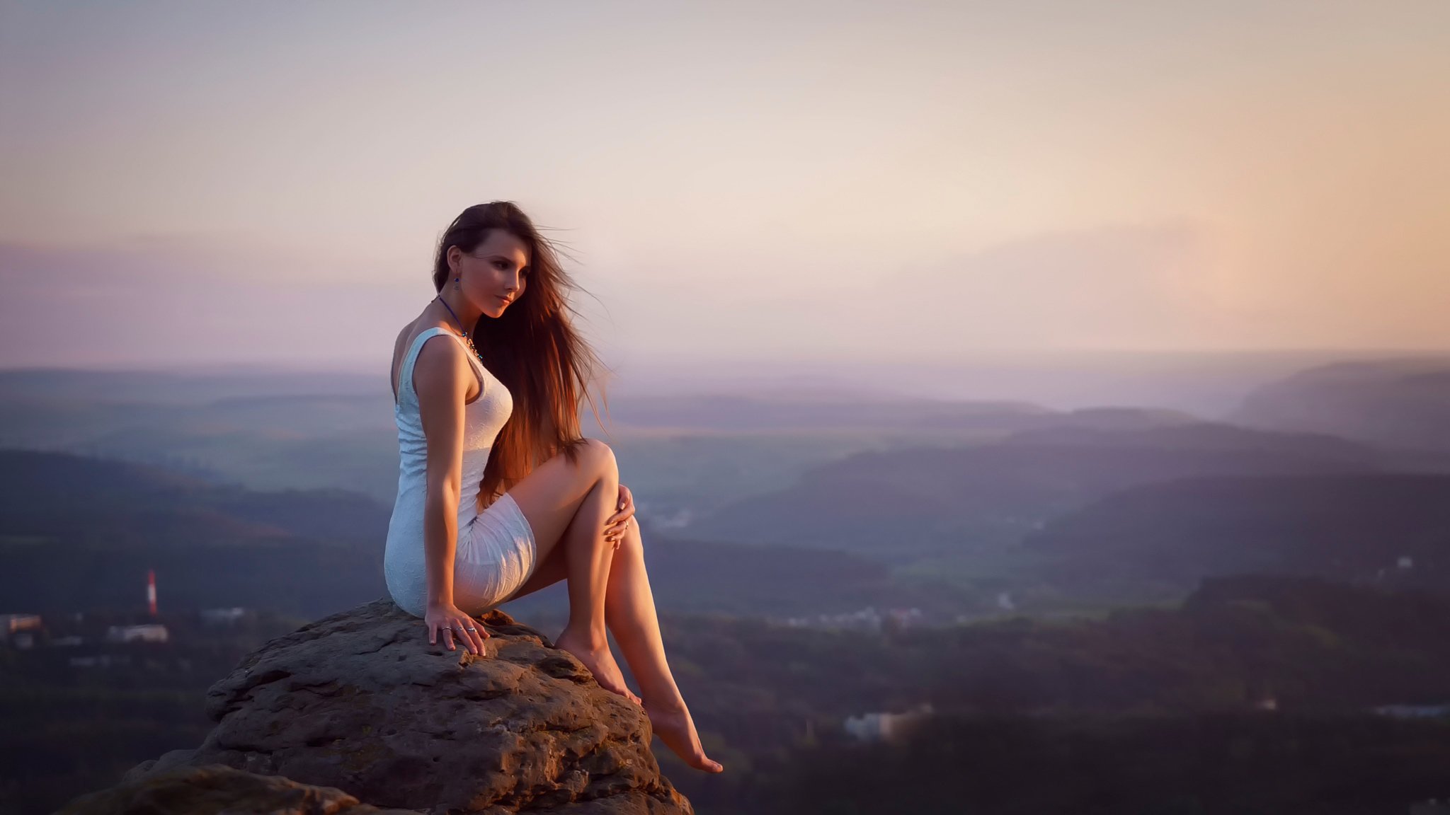 ragazza vestito pietra gambe altezza vista tramonto