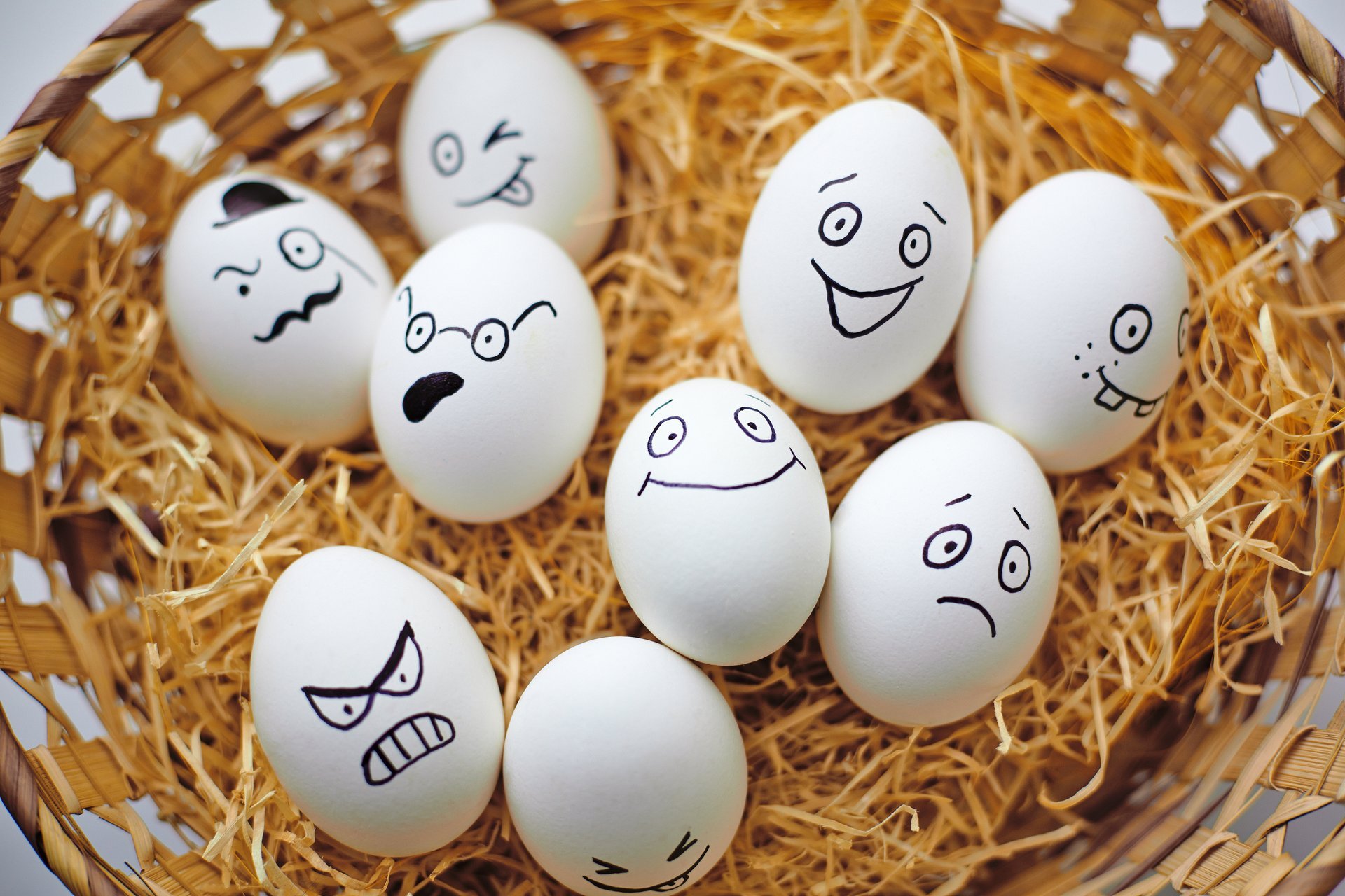 ostern eier lächeln korb