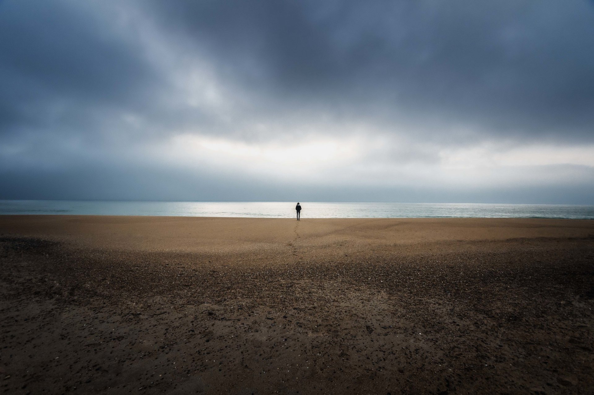 da solo spiaggia mare nuvole tempesta orizzonte da solo