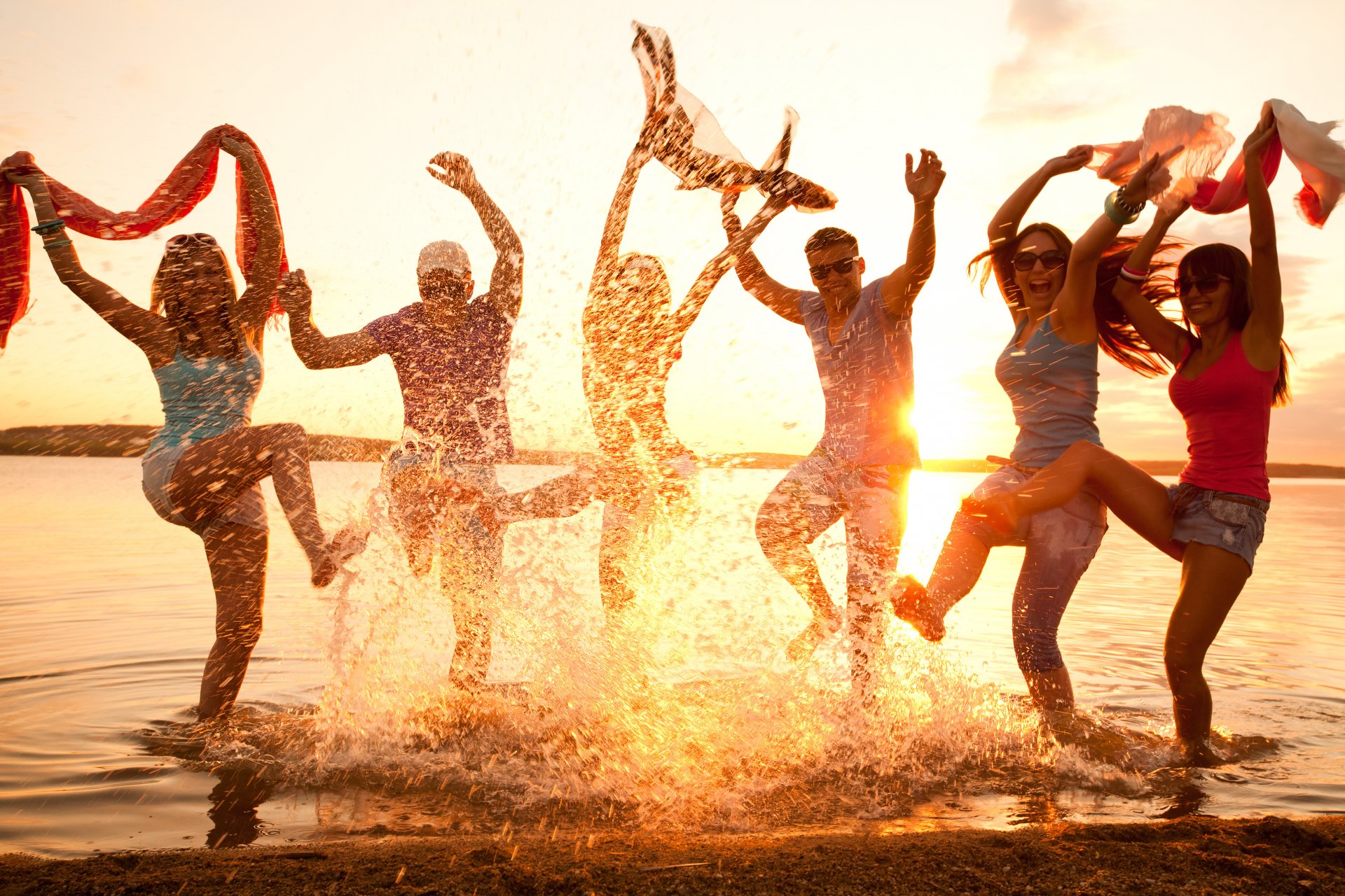 party jugendliche strand tanzen spaß stimmung