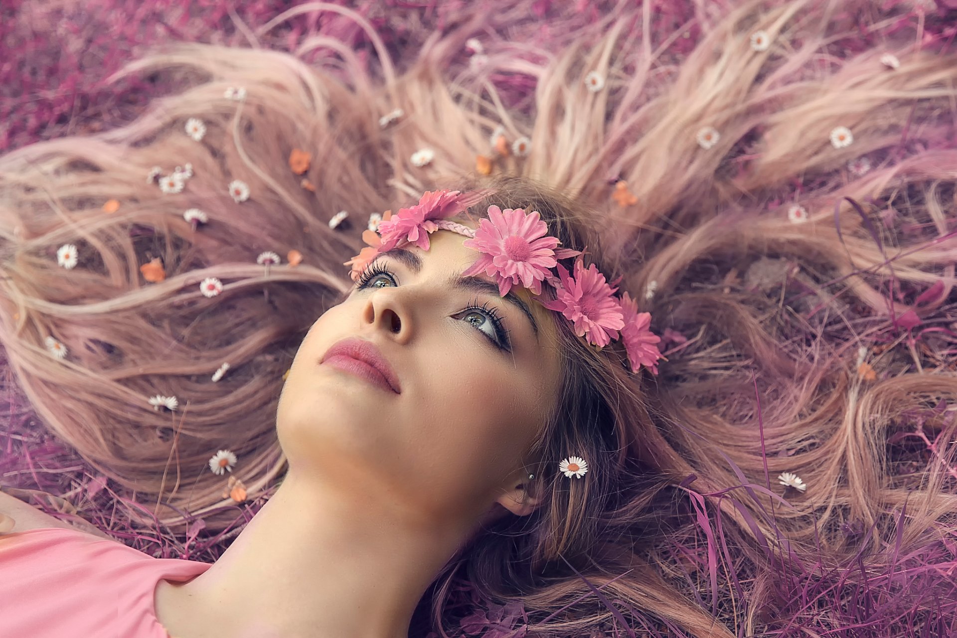 alessandro di cicco girl sponge wreath flower