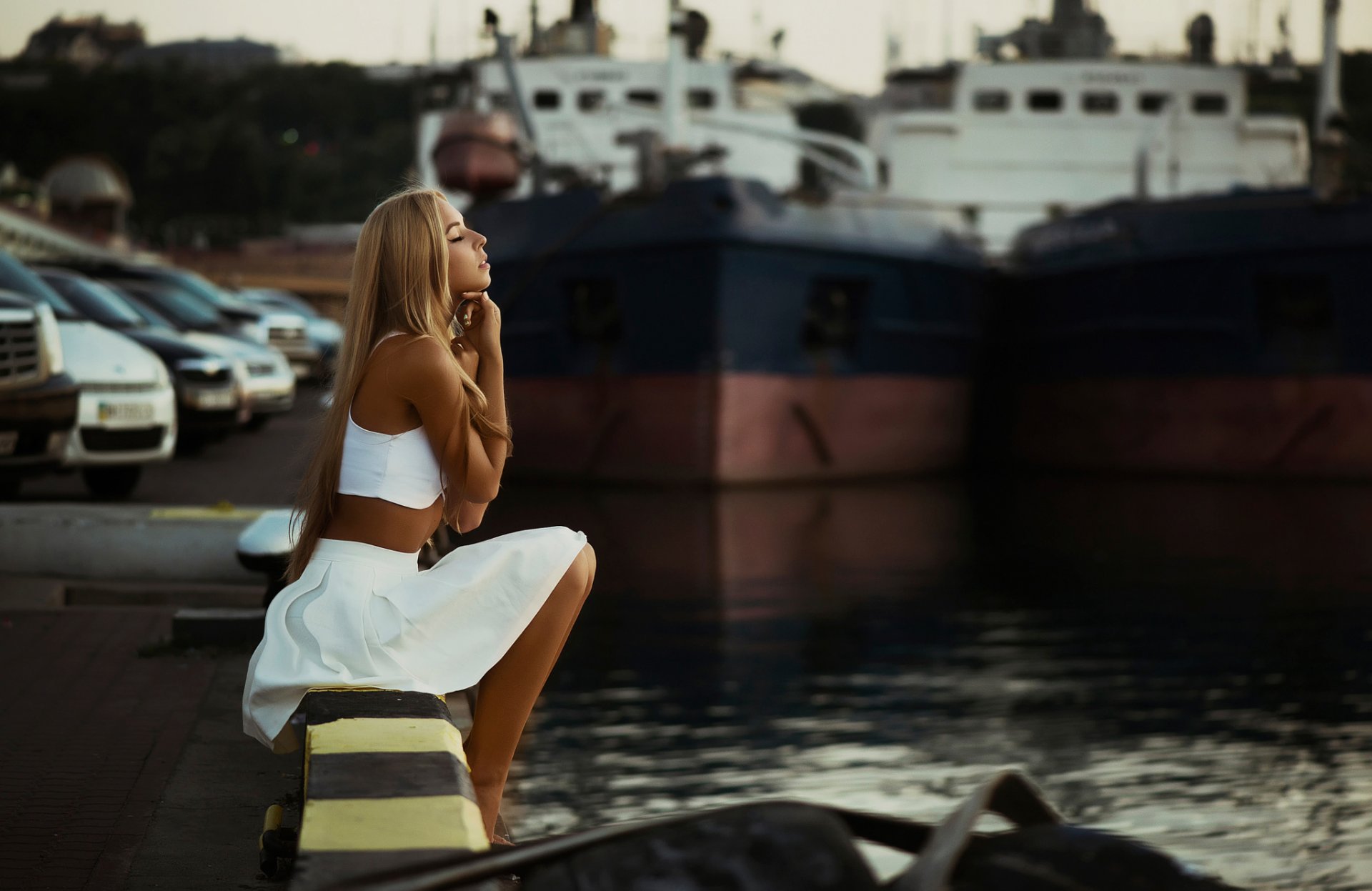 xenia une jeune fille d un quai d odessa de la lumière naturelle