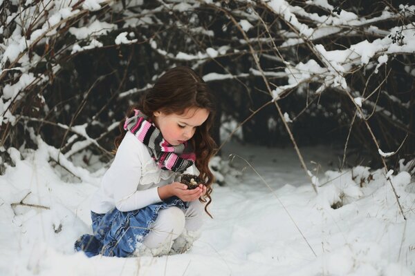 Little girl saves the nest